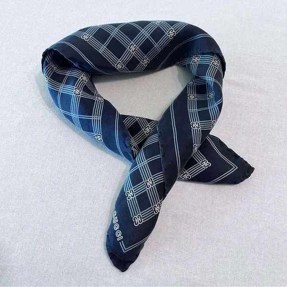 Vintage Logo GUCCI Silk Navy Blue White Plaid 18x18 Pocket Square Scarf gift box